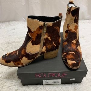 Black/Brown hair on booties